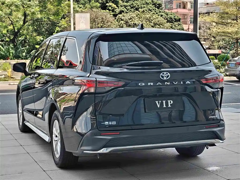 Toyota Granvia 2024 — фото 19