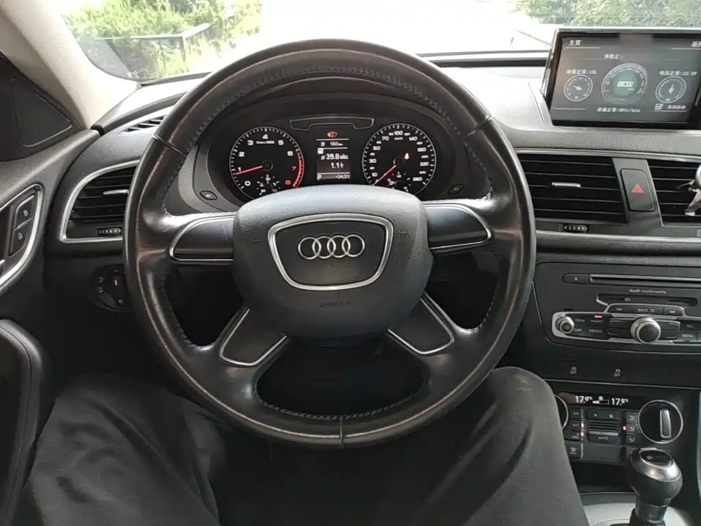 Audi Q3 2016 — фото 11