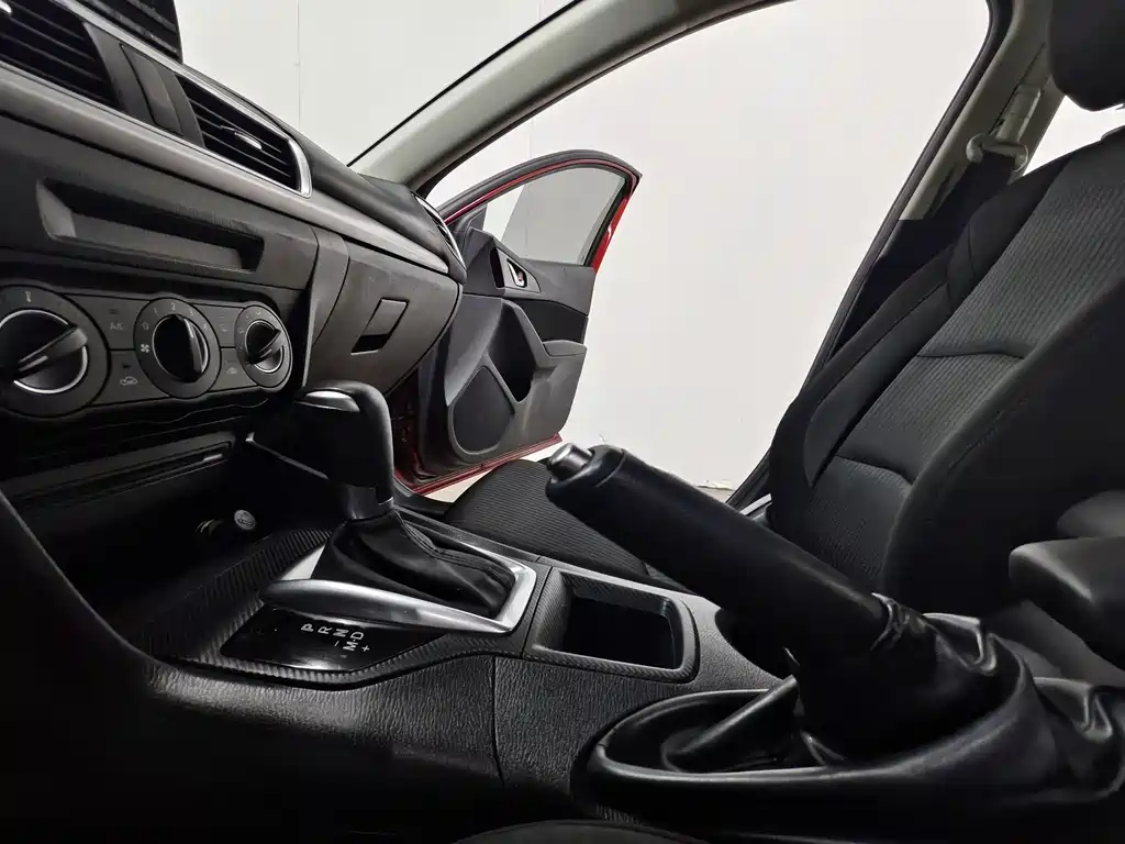 Mazda 3 Axela 2016 — фото 11