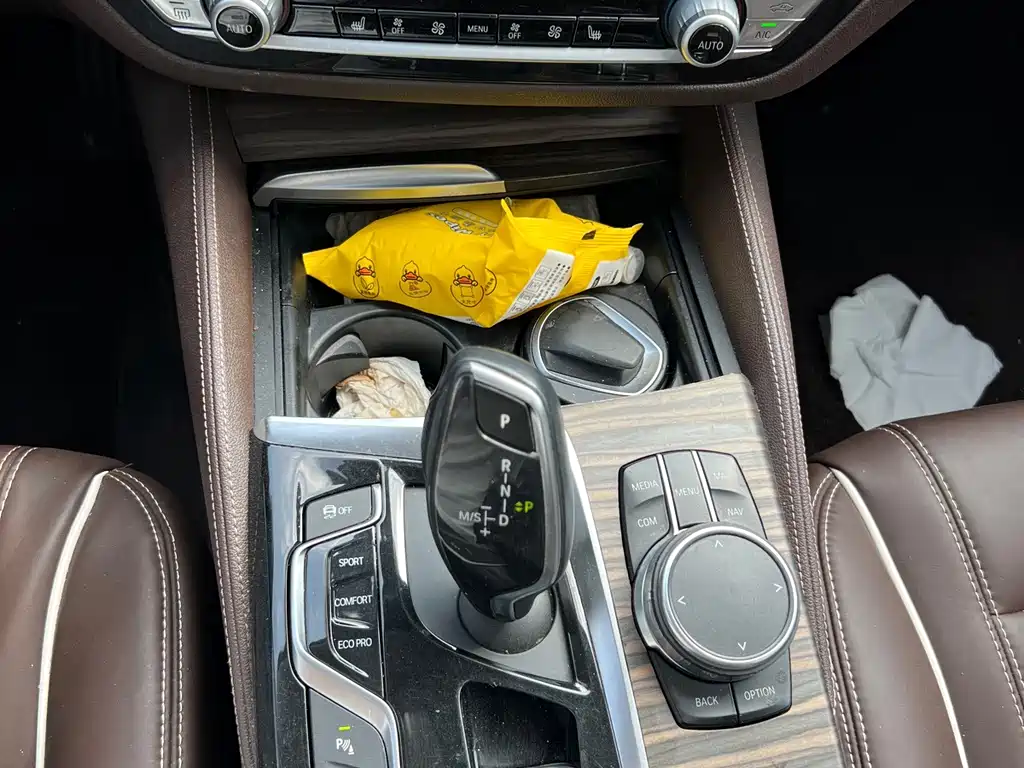 BMW 5 Series 2018 — фото 9