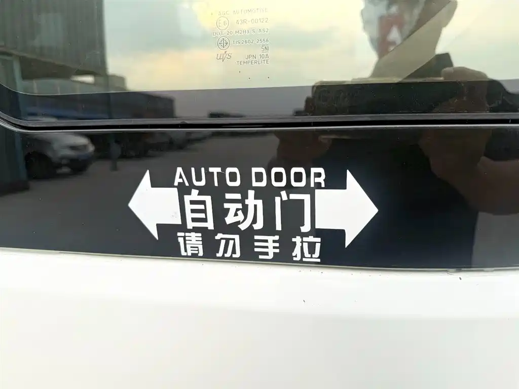 Toyota Hiace 2022 — фото 15
