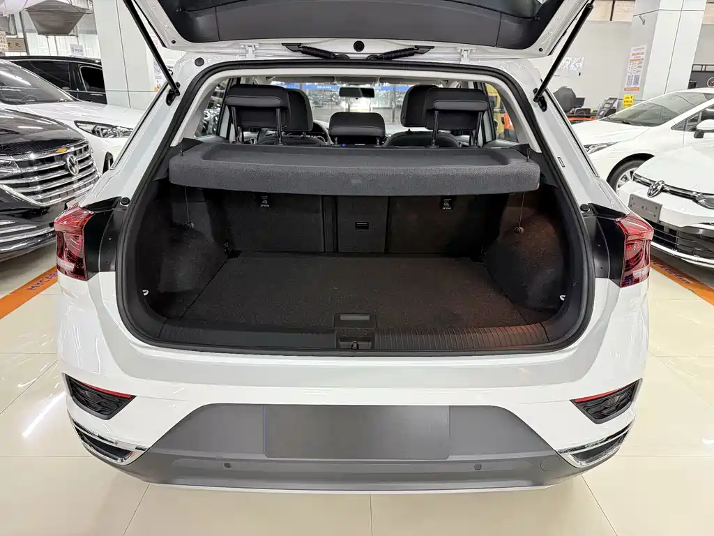 Volkswagen T-Roc 2023 — фото 16