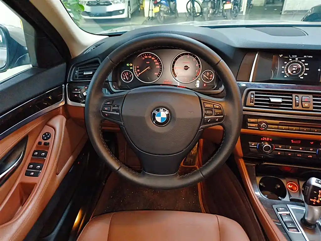 BMW 5 Series 2015 — фото 7