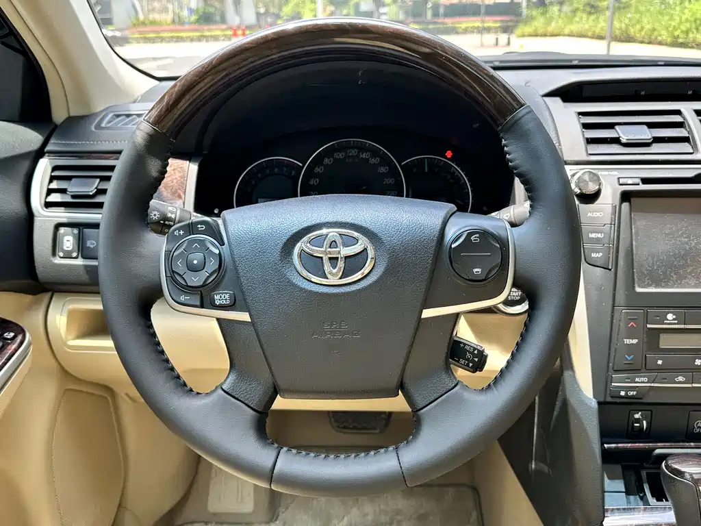Toyota Camry 2016 — фото 7