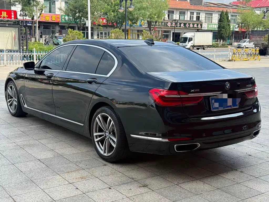 BMW 7 Series 2017 — фото 6
