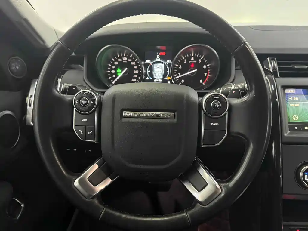 Land Rover Discovery 2018 — фото 16