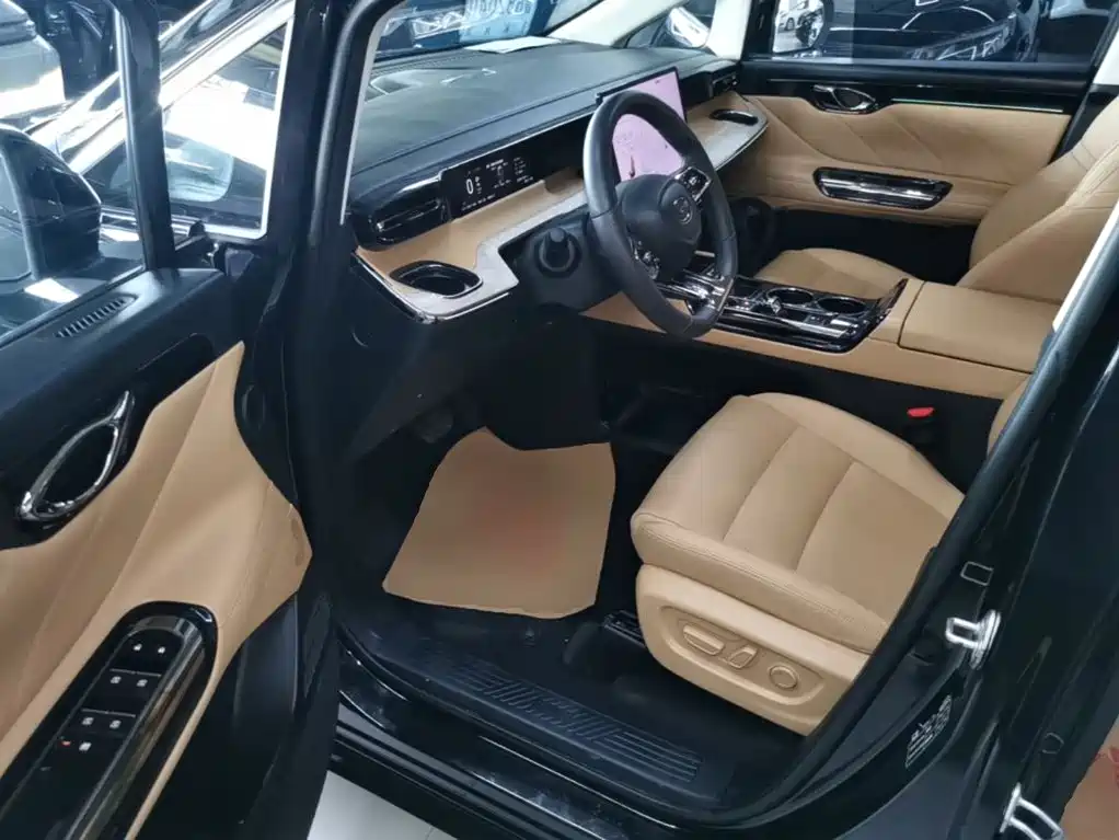 GAC Trumpchi E8 PHEV 2025 — фото 16
