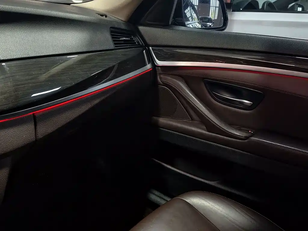 BMW 5 Series 2015 — фото 9