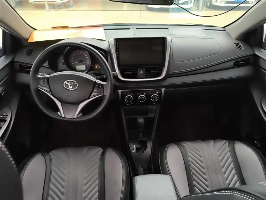 Toyota Yaris L 2021 — фото 10