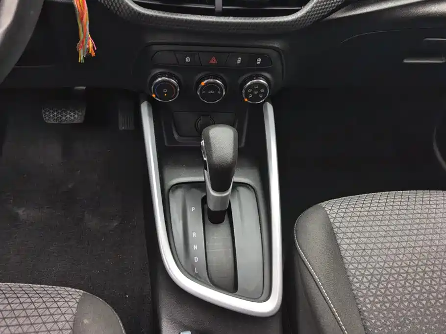 Chevrolet Cavalier 2020 — фото 16