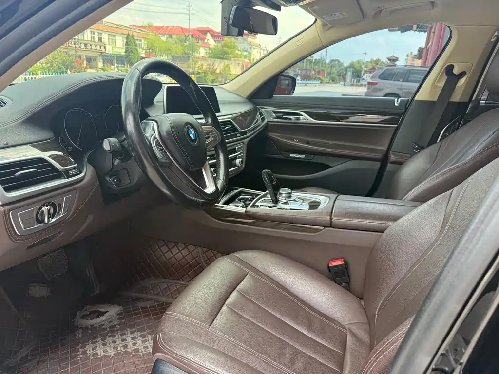 BMW 7 Series 2017 — фото 8
