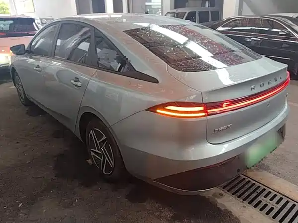 Roewe D6 2025