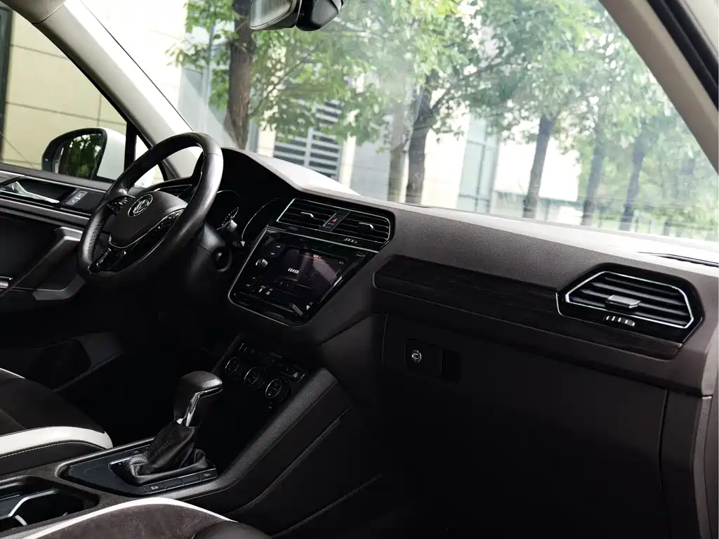 Volkswagen Tiguan L 2018 — фото 16