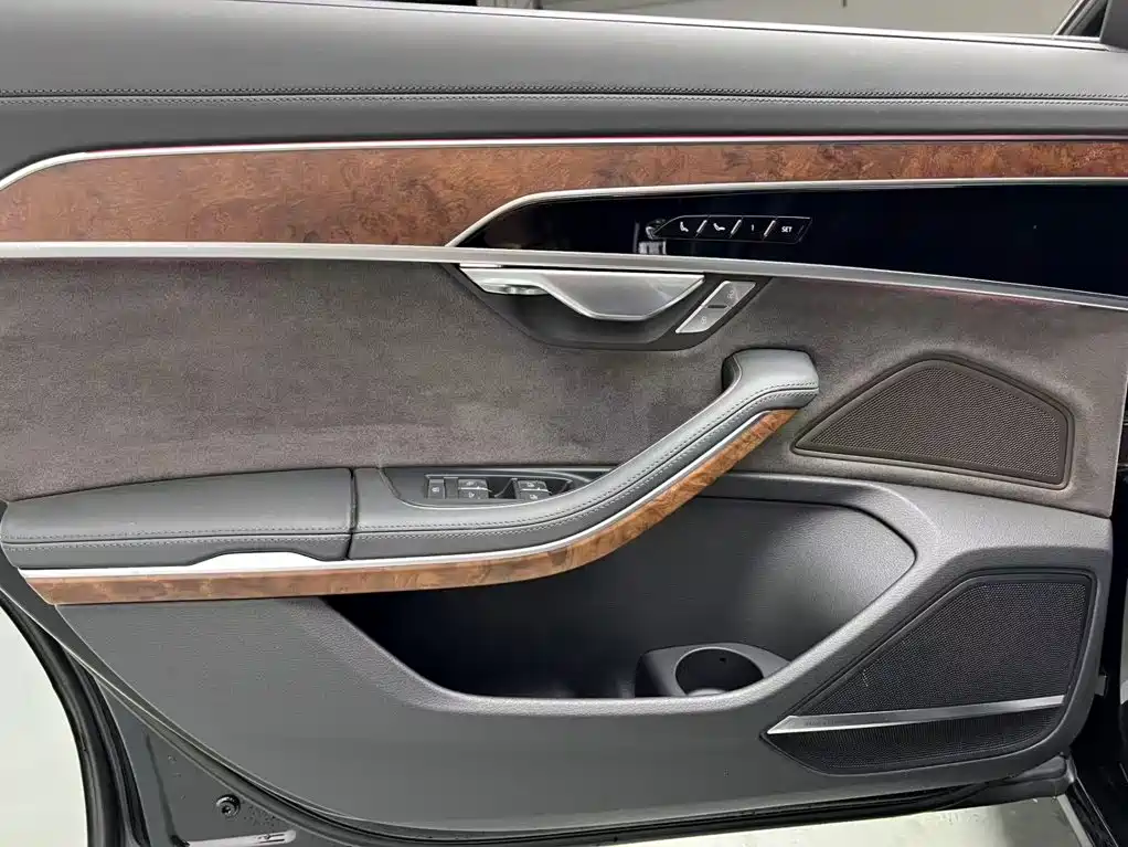 Audi A8 2020 — фото 16
