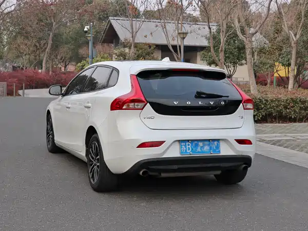 Volvo V40 2018