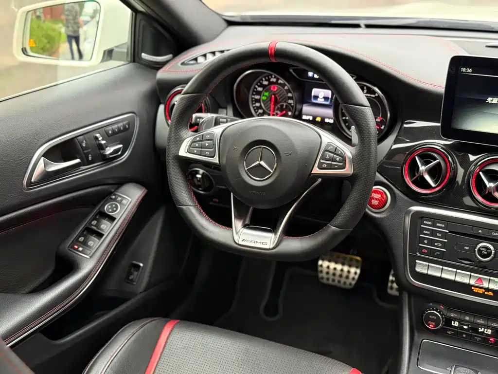 Mercedes-Benz GLA AMG 2018 — фото 10