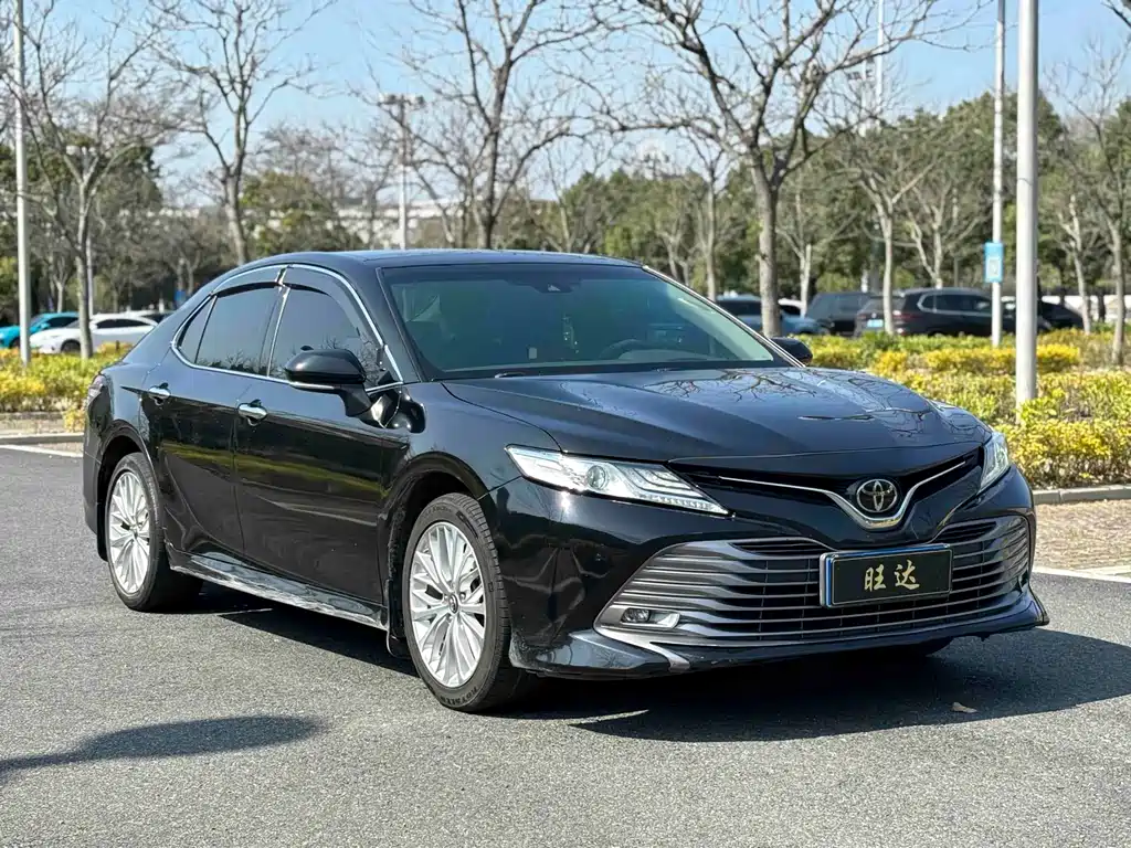 Toyota Camry 2019 — фото 3