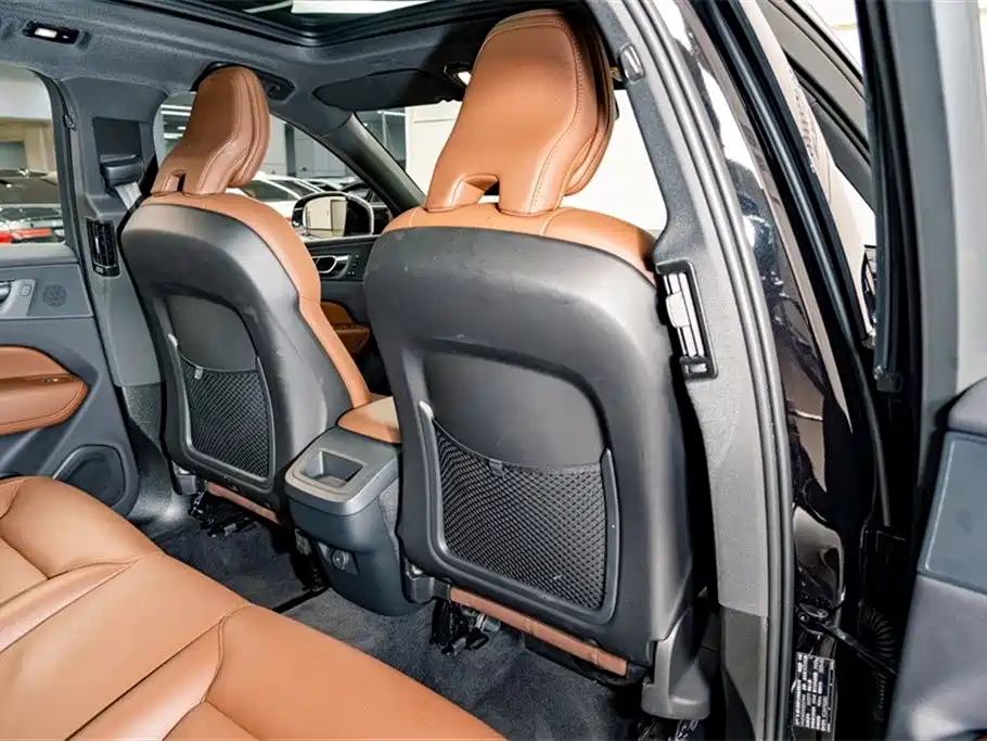 Volvo XC60 2025 — фото 20