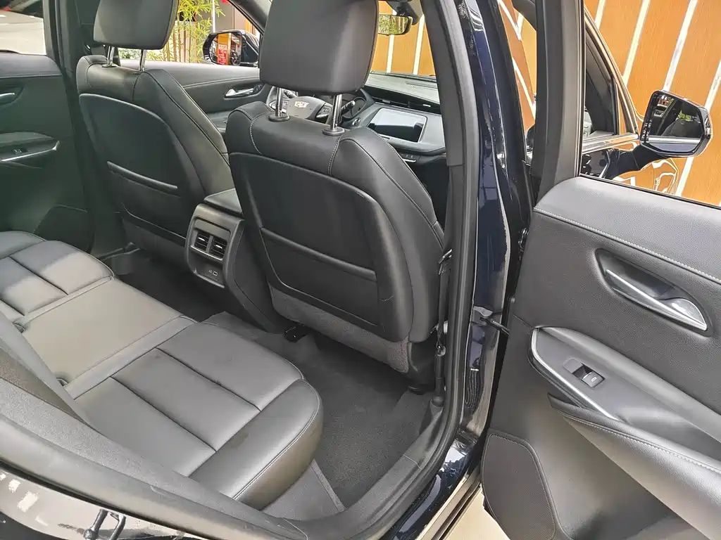 Cadillac XT4 2021 — фото 10