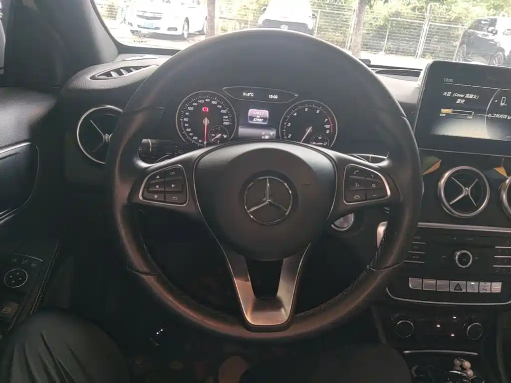 Mercedes-Benz A-Class 2017 — фото 11