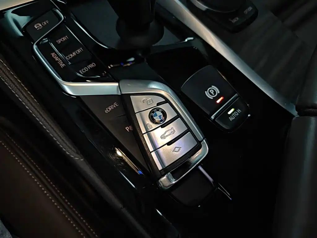 BMW 5 Series New Energy 2019 — фото 9