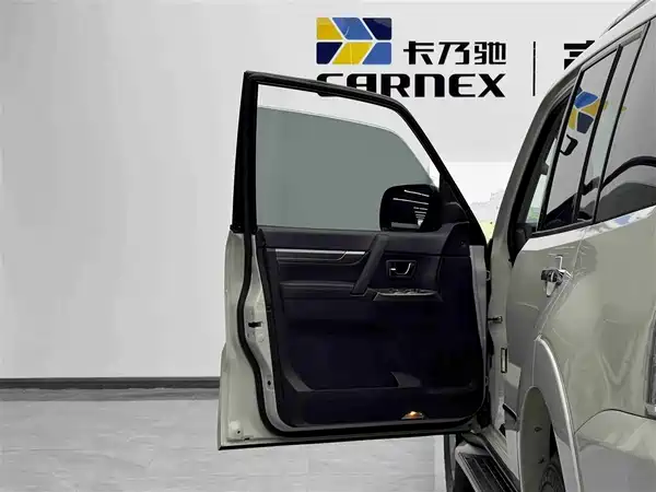 Mitsubishi Pajero 2020