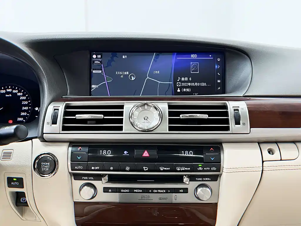 Lexus LS 2015 — фото 14