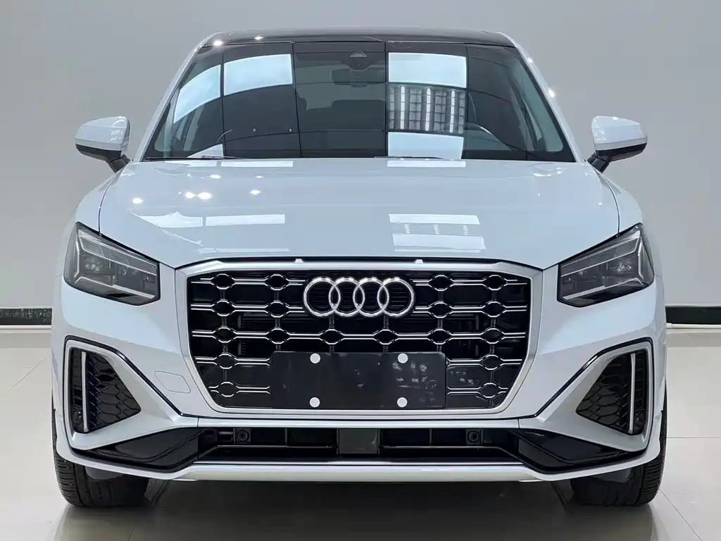 Audi Q2L 2023