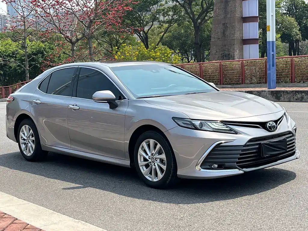 Toyota Camry 2022 — фото 4