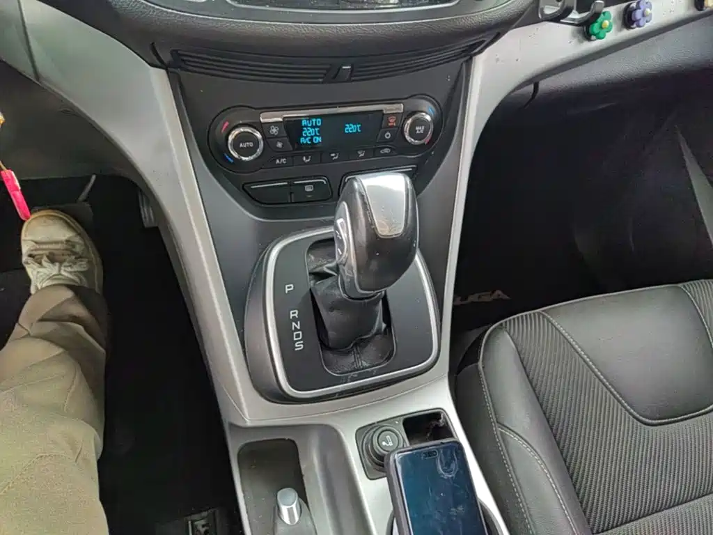 Ford Kuga 2016 — фото 10