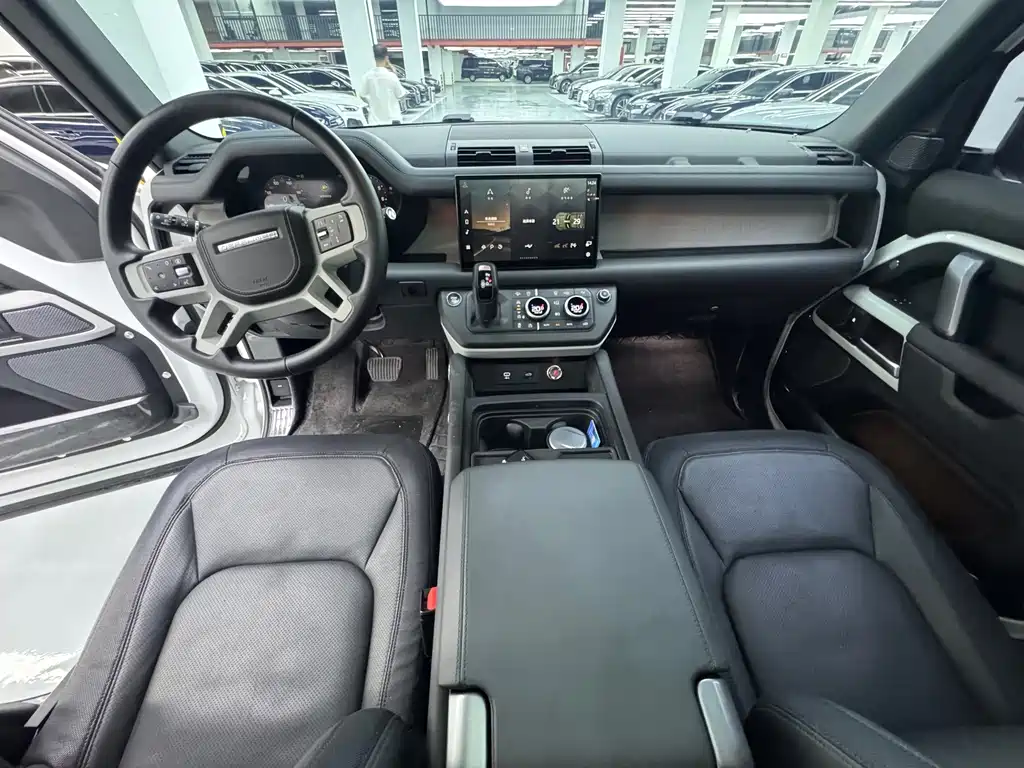 Land Rover Defender 2023 — фото 10