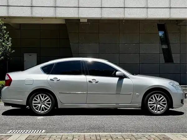Nissan Fuga 2005