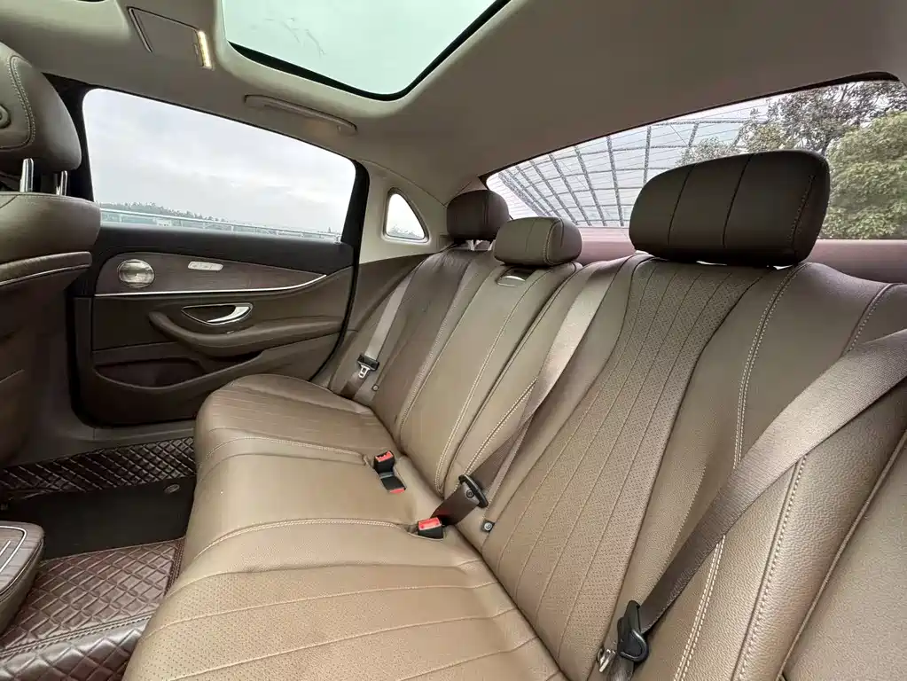 Mercedes-Benz E-Class 2023 — фото 17