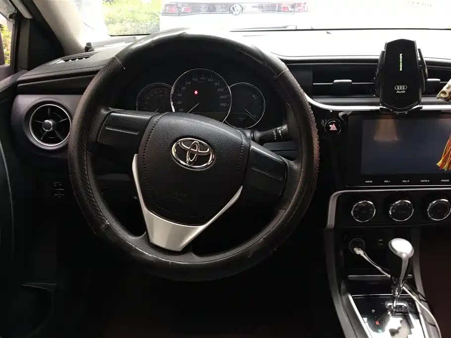 Toyota Corolla 2018 — фото 15