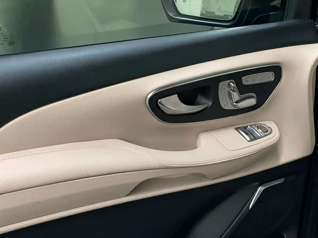 Mercedes-Benz V-Class 2021 — фото 14