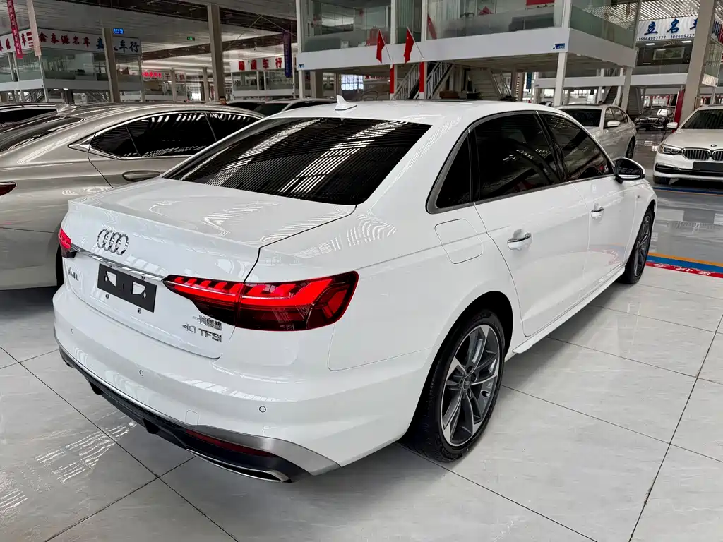 Audi A4L 2022 — фото 4
