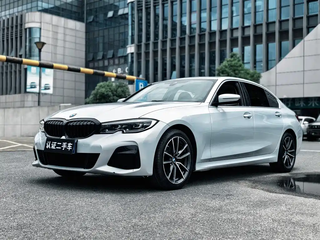 BMW 3 Series 2022 — фото 1