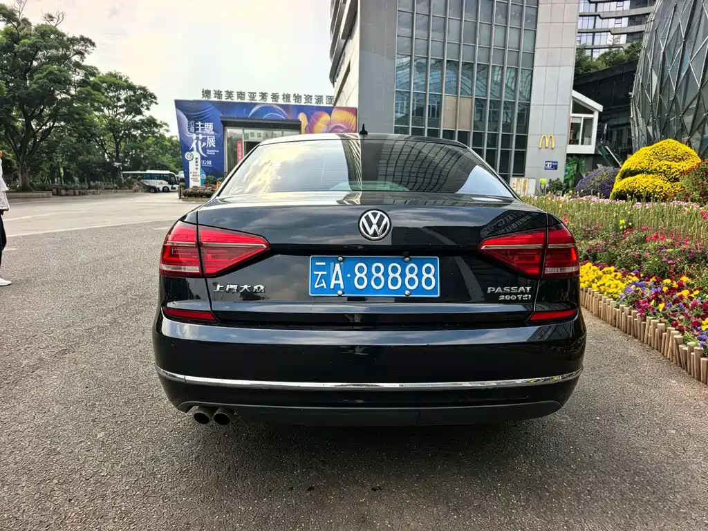Volkswagen Passat 2018 — фото 12