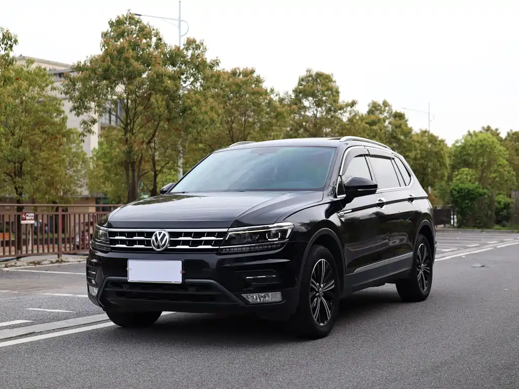 Volkswagen Tiguan L 2017 — фото 1