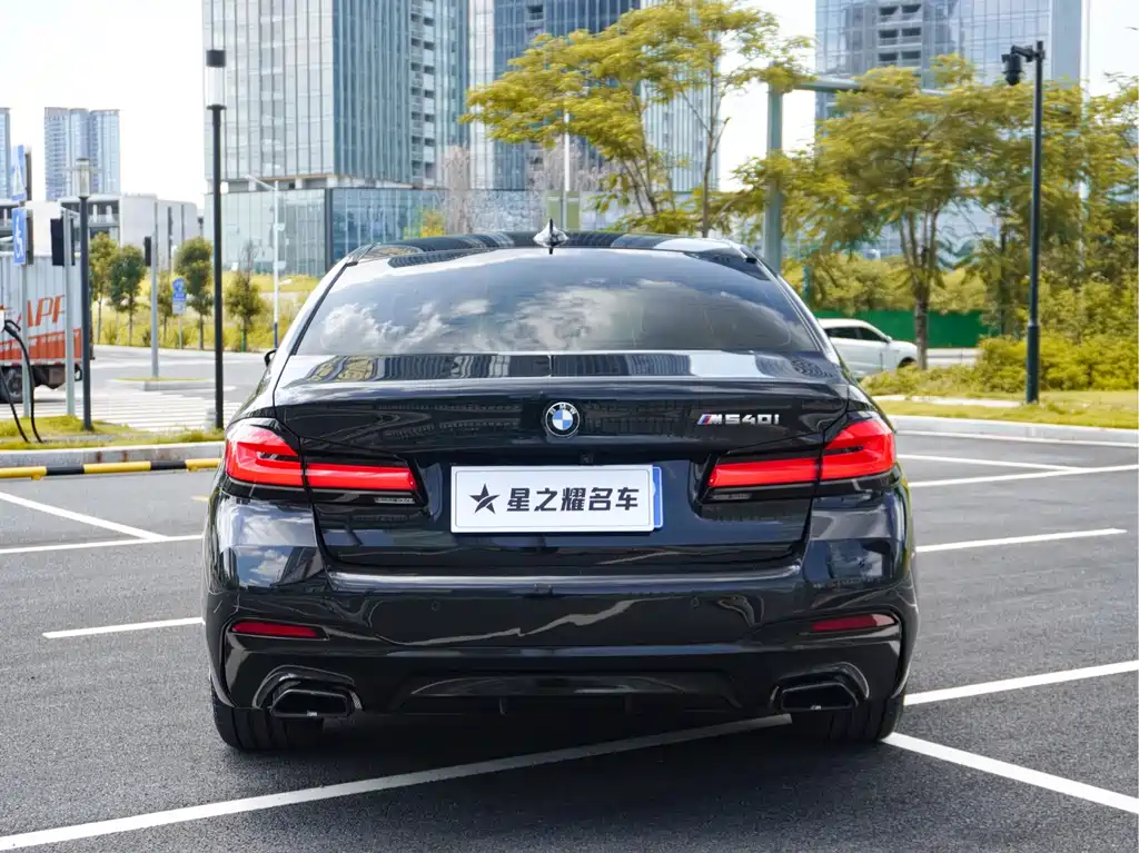 BMW 5 Series 2021