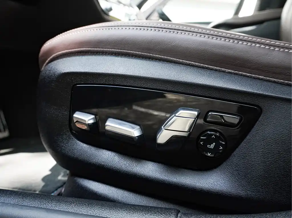 BMW 5 Series 2021 — фото 11