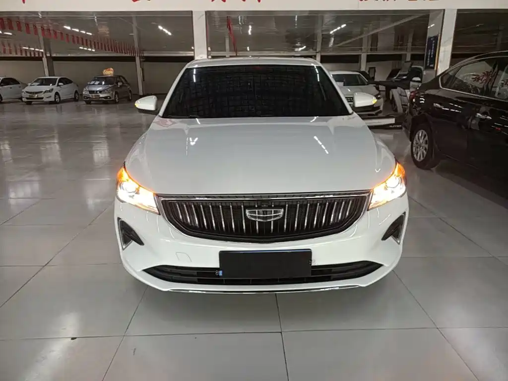 Geely Emgrand 2022