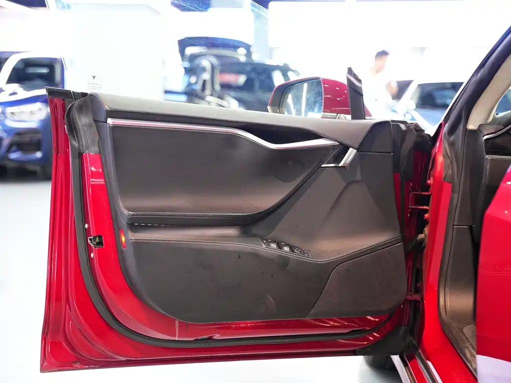 Tesla Model S 2017 — фото 12