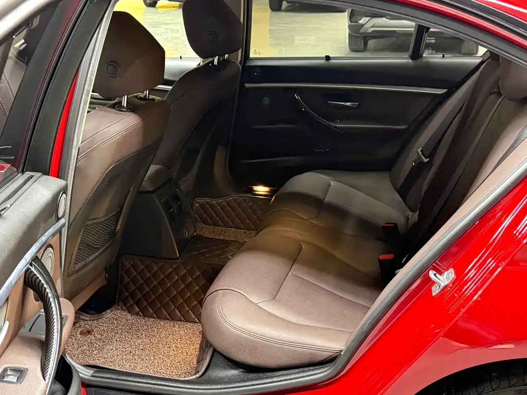 BMW 3 Series 2018 — фото 17