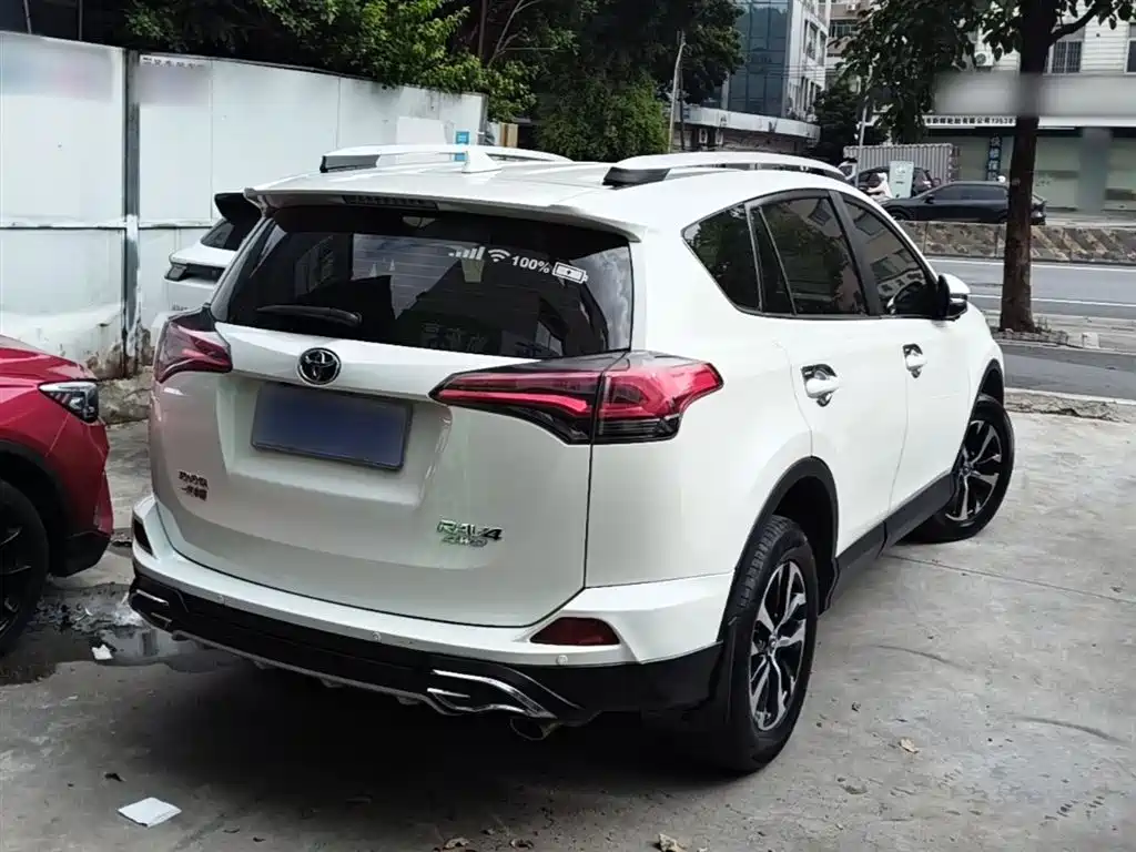 Toyota RAV4 2019 — фото 7