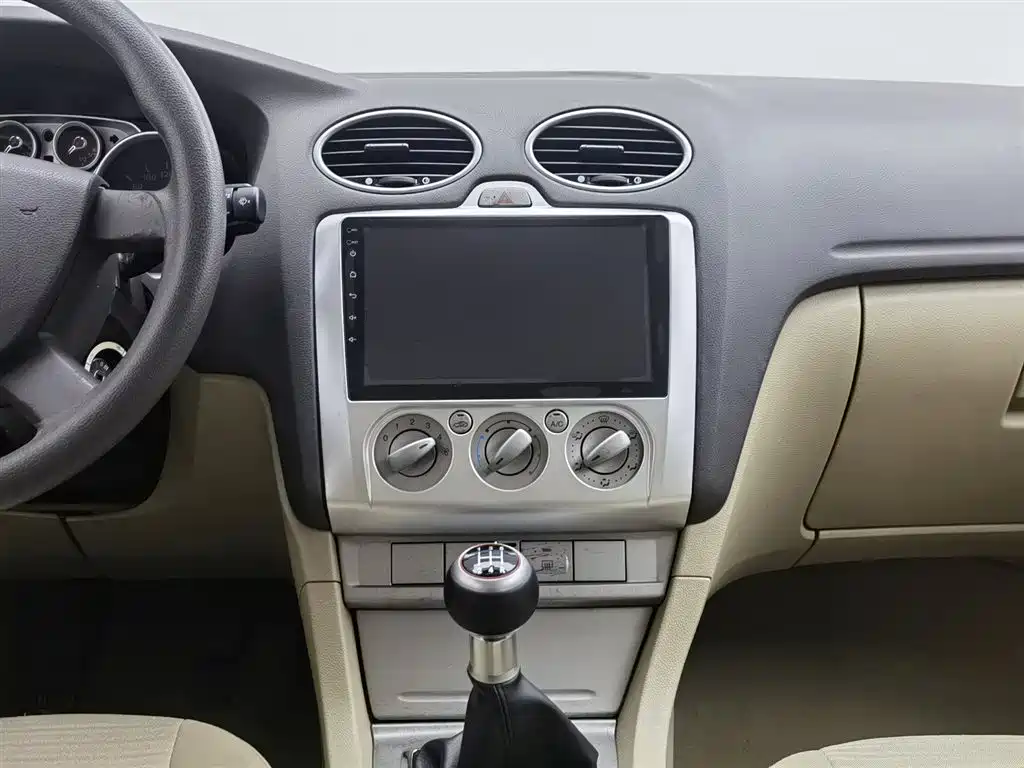 Ford Focus 2015 — фото 12