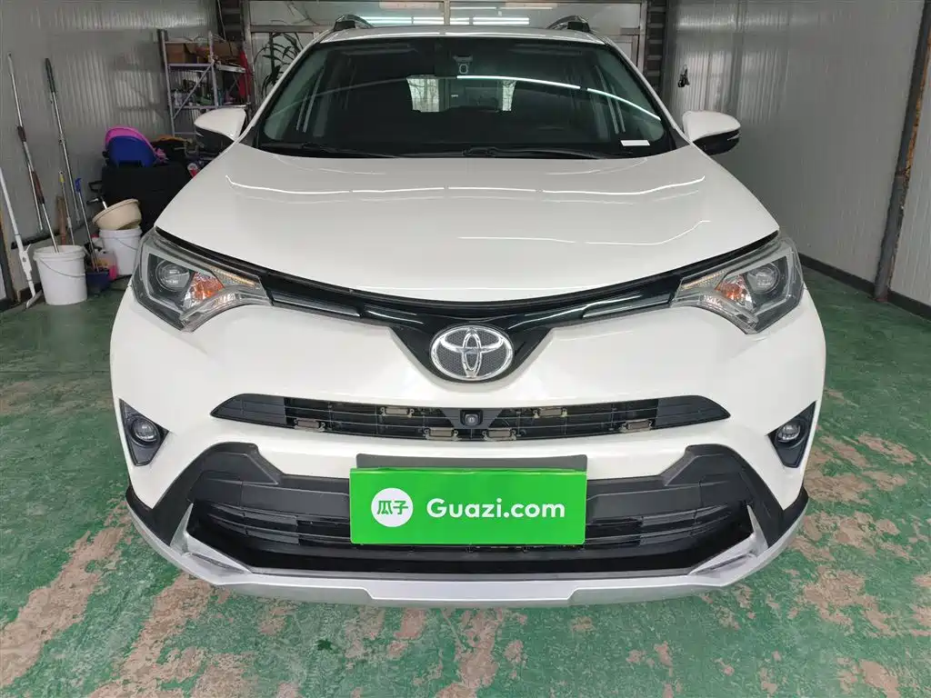 Toyota RAV4 2019 — фото 3