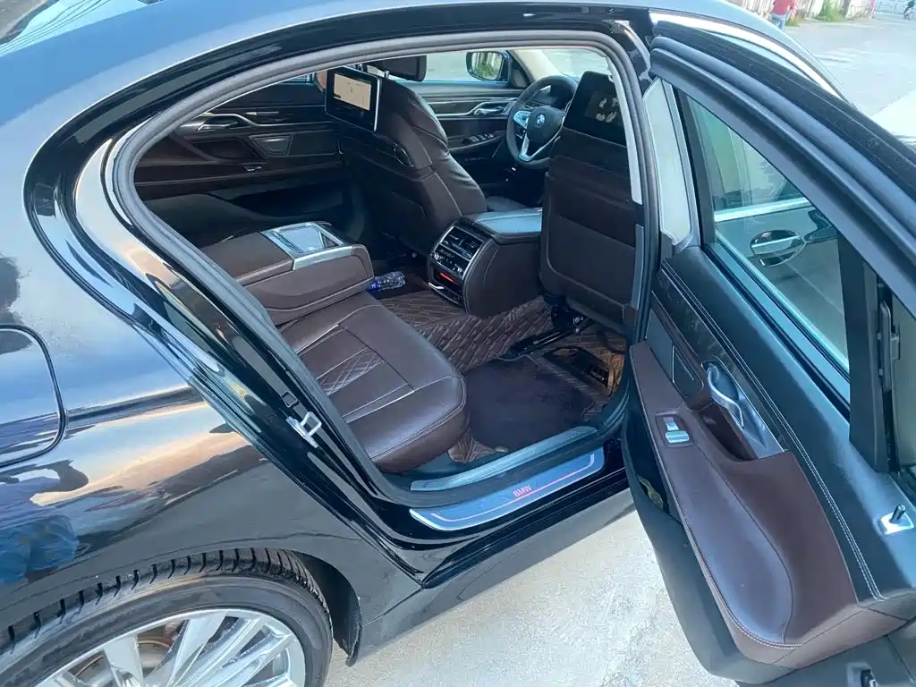 BMW 7 Series 2016 — фото 17