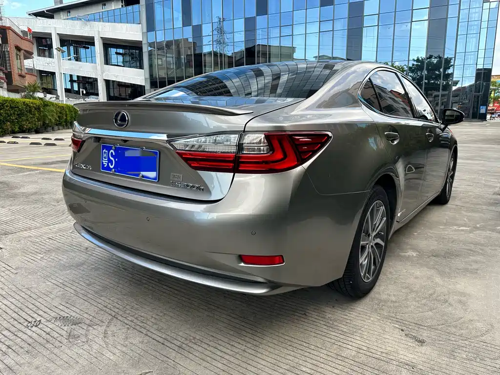 Lexus ES 2018 — фото 4