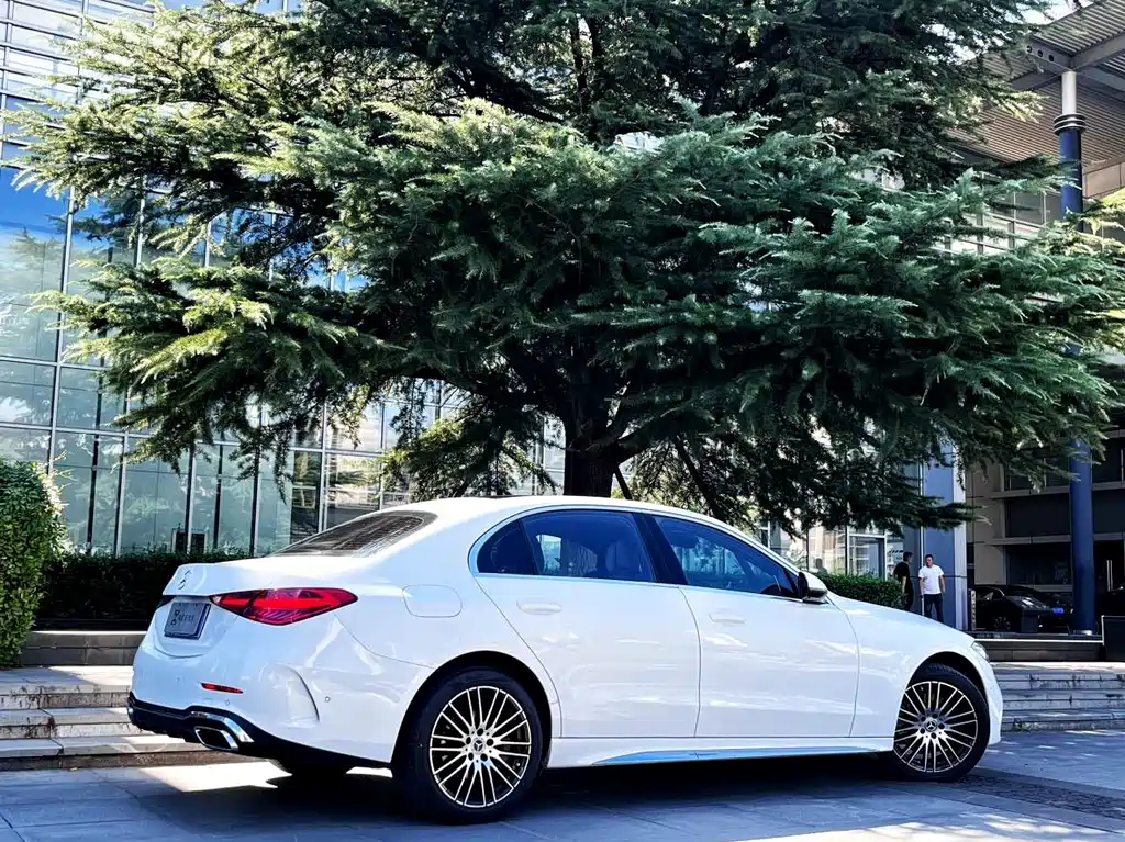 Mercedes-Benz C-Class 2024